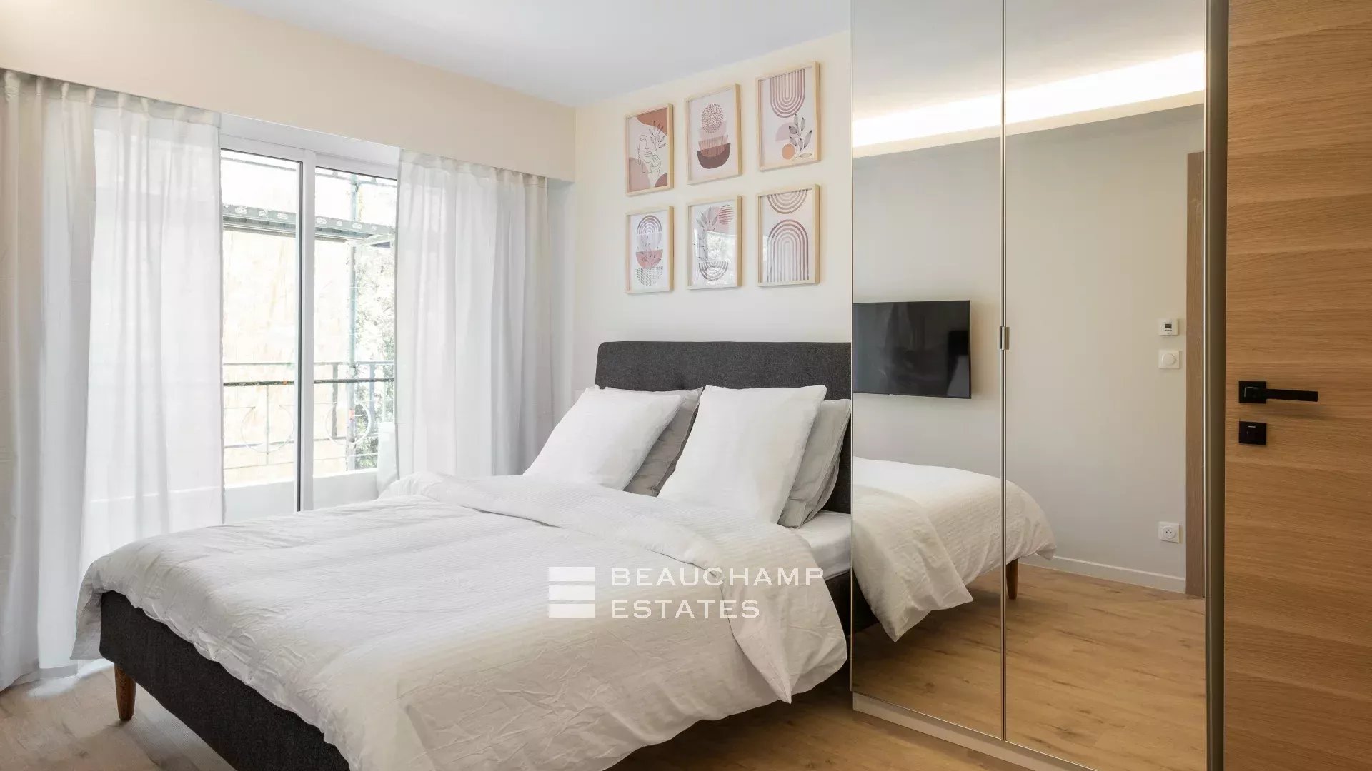 Nice renovated 2 bedroom 2 bathroom apartment – Cannes center Nice renovated 2 bedroom 2 bathroom apartment – Cannes center