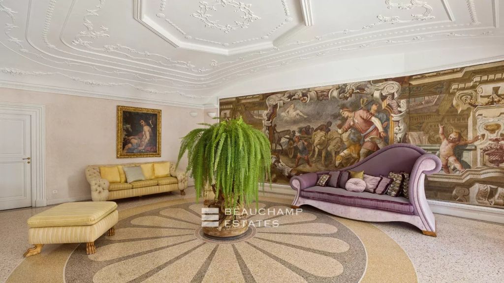 Palladian Villa with Large Private Estate – Menton
