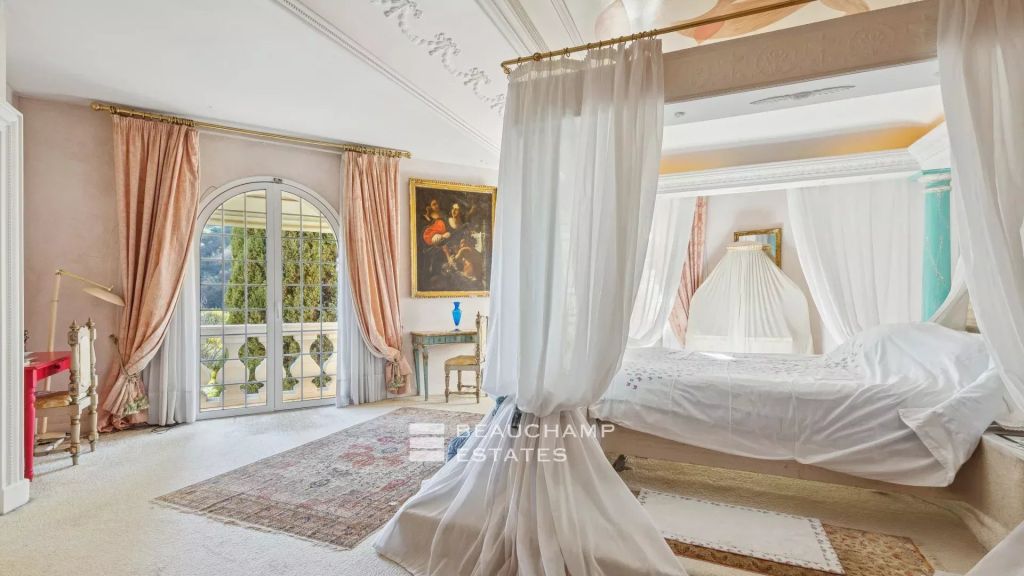 Palladian Villa with Large Private Estate – Menton