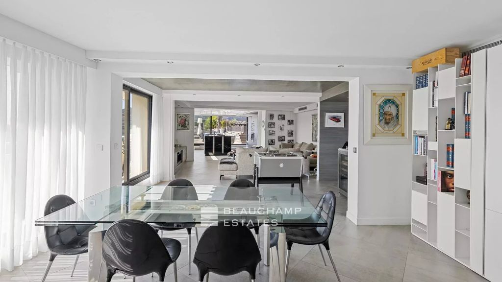 PENTHOUSE – PANORAMIC SEA VIEW