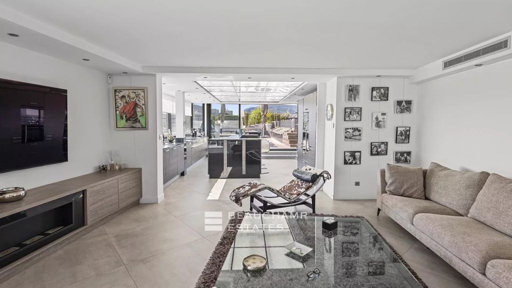 PENTHOUSE – PANORAMIC SEA VIEW