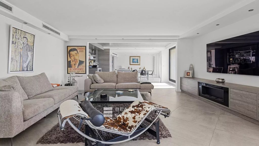 PENTHOUSE – PANORAMIC SEA VIEW