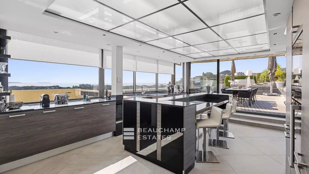 PENTHOUSE – PANORAMIC SEA VIEW