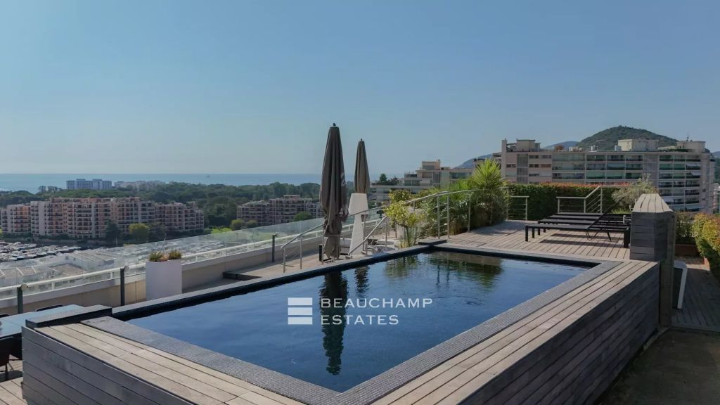 PENTHOUSE – PANORAMIC SEA VIEW