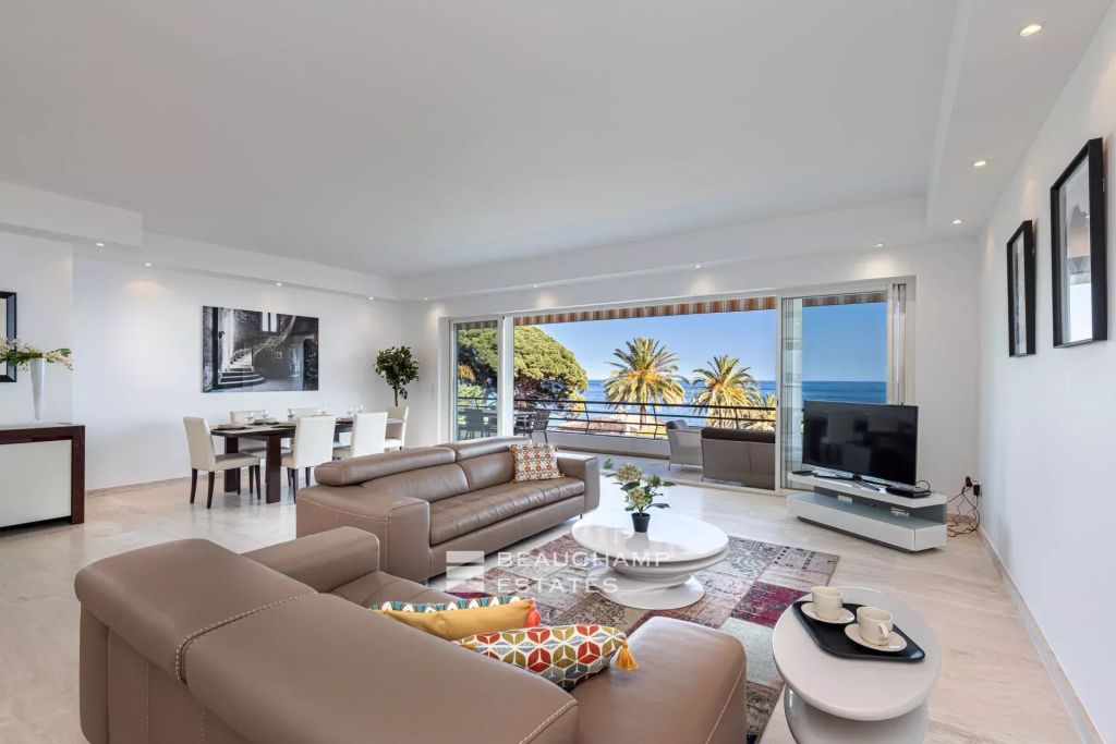Penthouse with a stunning sea view