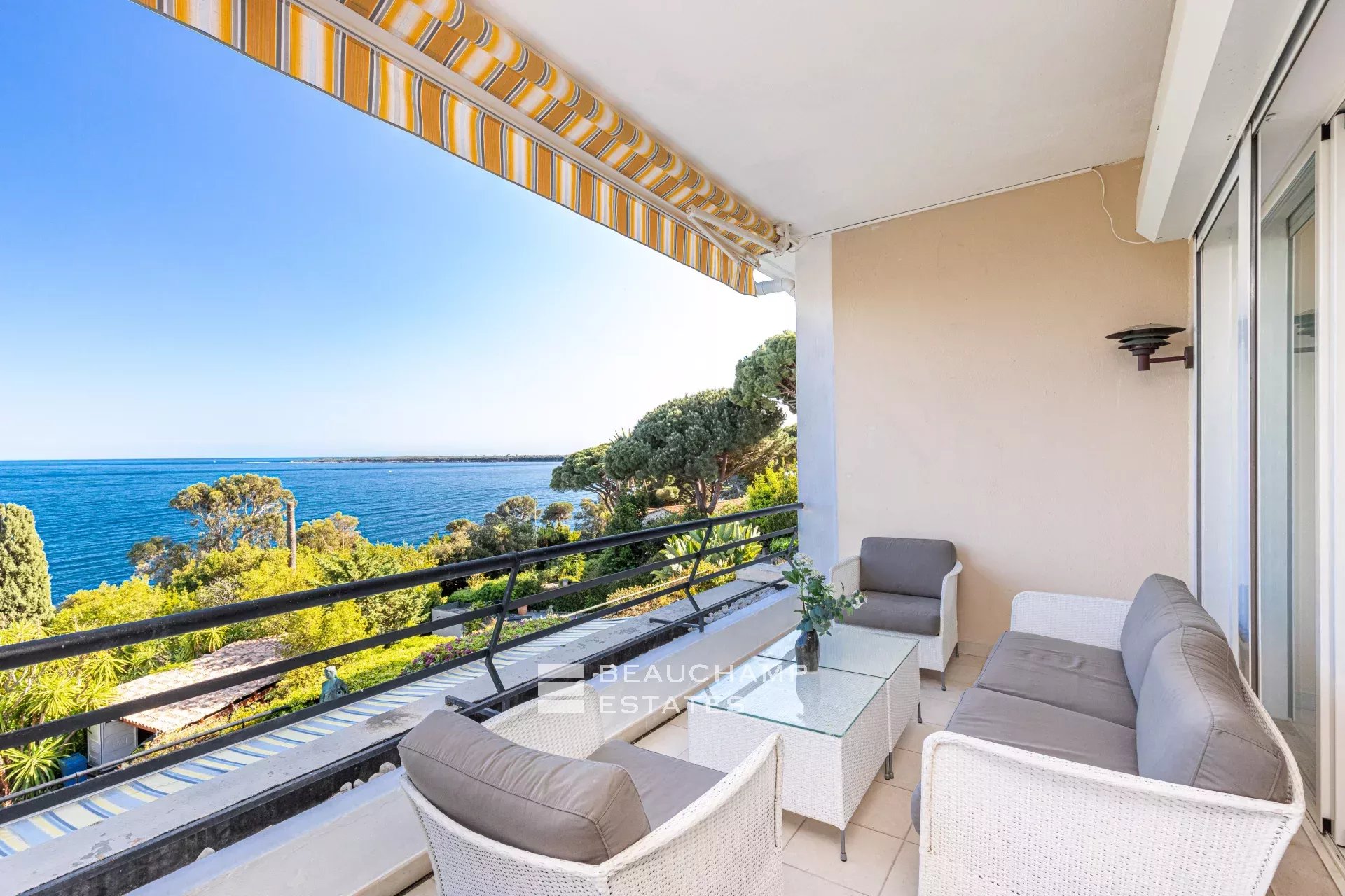 Penthouse with a stunning sea view Penthouse with a stunning sea view