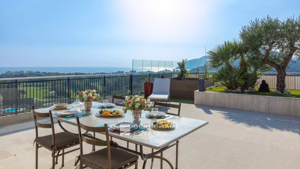 Penthouse with panoramic sea view – Mandelieu La Napoule