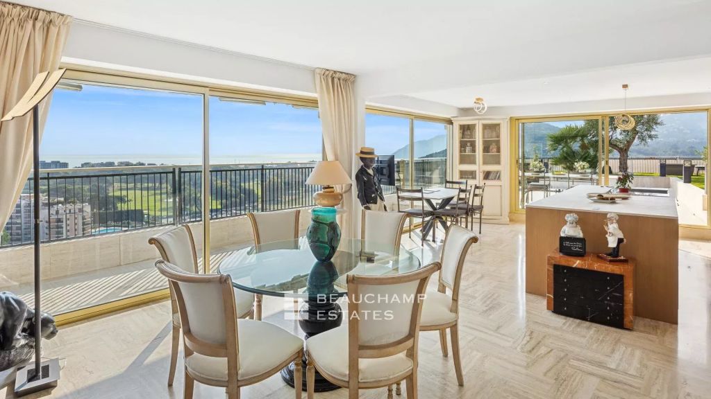 Penthouse with panoramic sea view – Mandelieu La Napoule