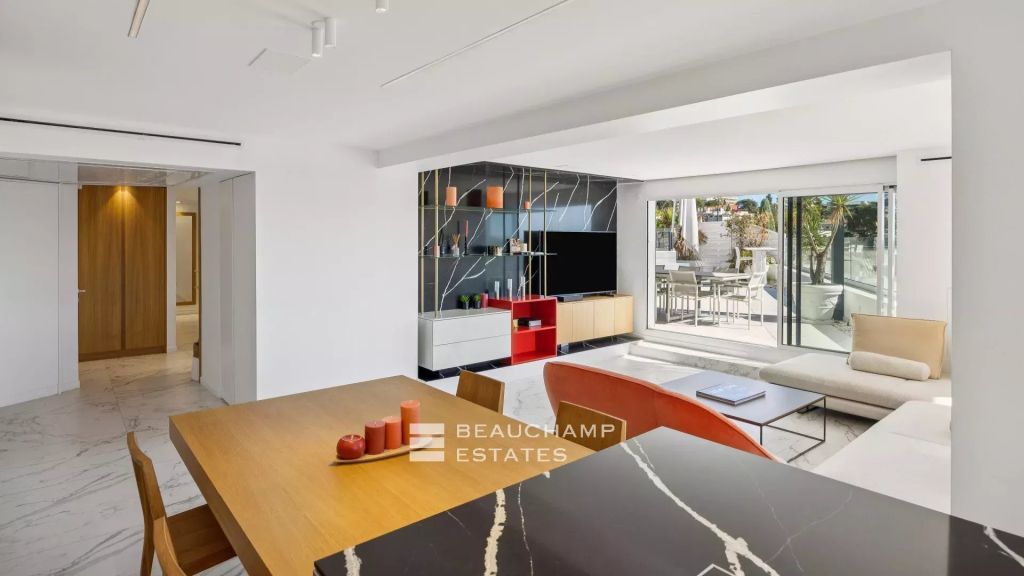 Penthouse with panoramic sea view