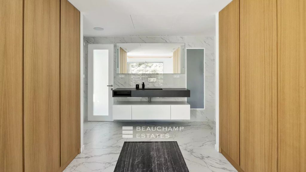 Penthouse with panoramic sea view