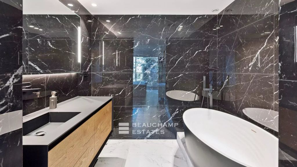 Penthouse with panoramic sea view