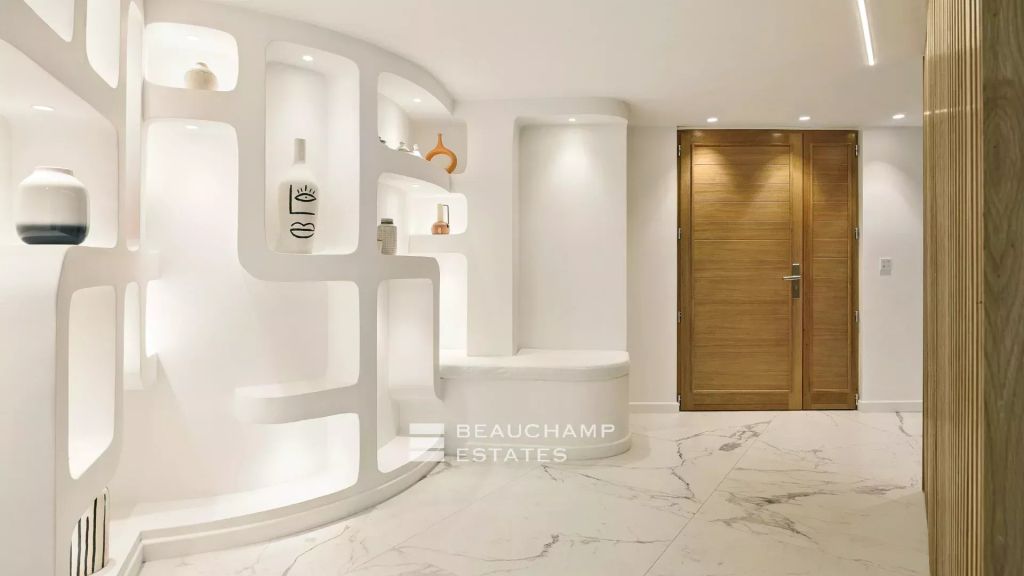 Penthouse with panoramic sea view