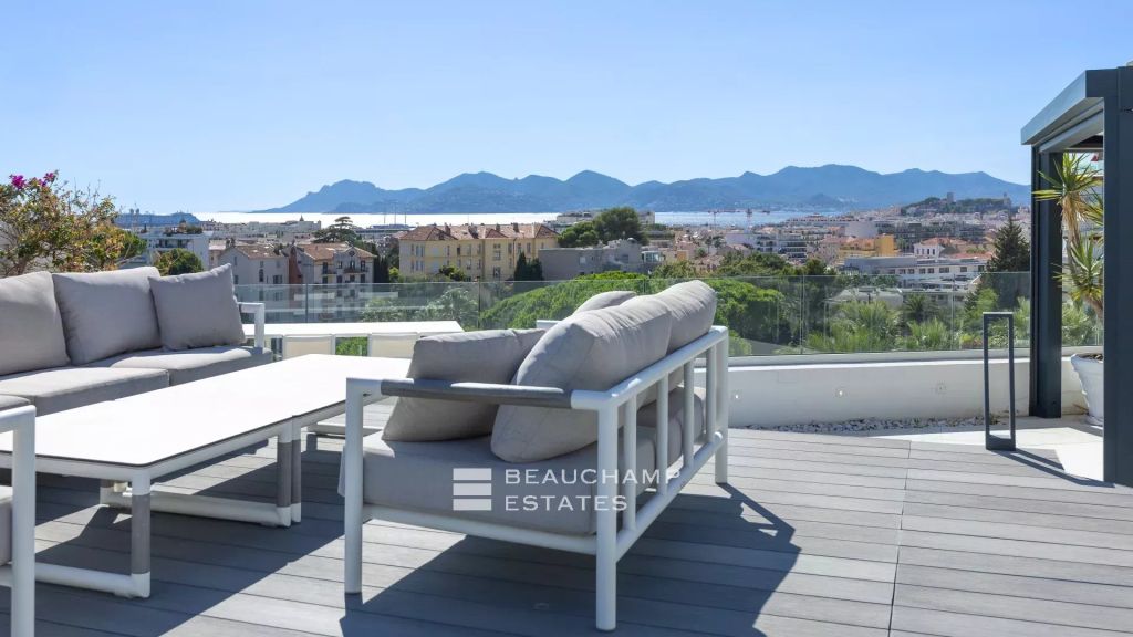 Penthouse with panoramic sea view