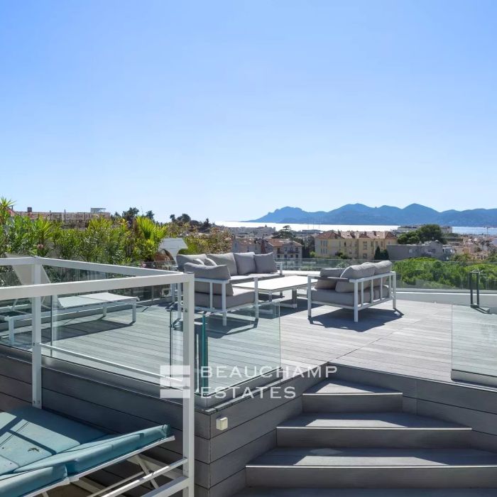 Penthouse with panoramic sea view