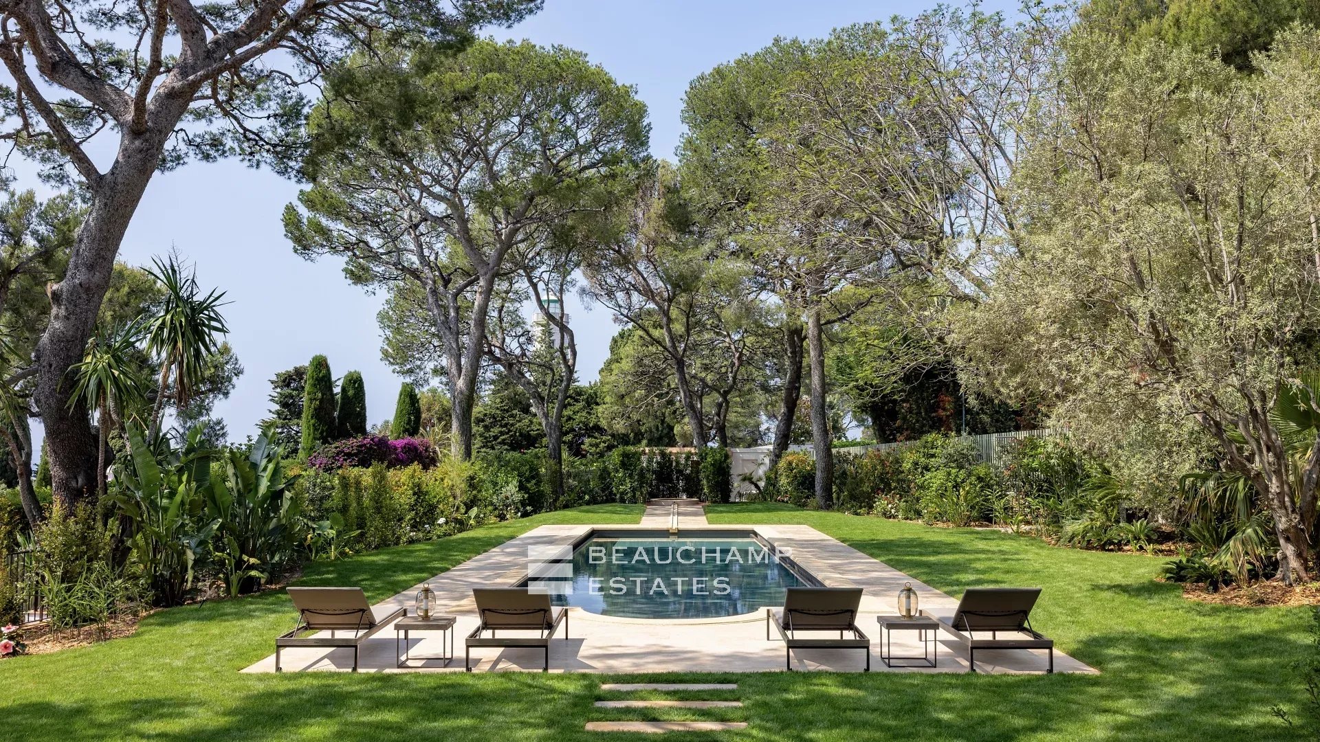 Prestige villa with 5 bedrooms in Saint-Jean-Cap-Ferrat Prestige villa with 5 bedrooms in Saint-Jean-Cap-Ferrat