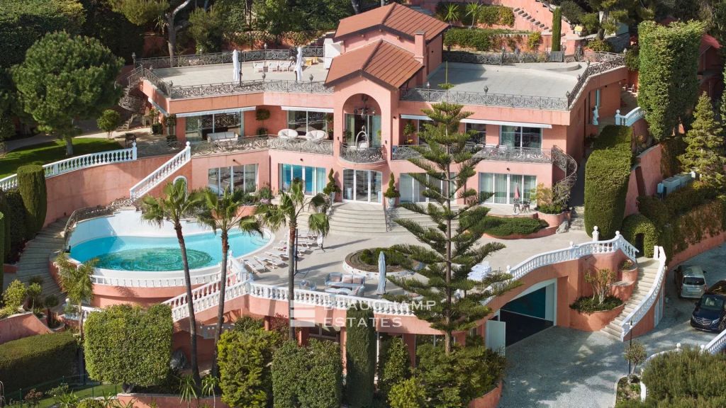 PRESTIGIOUS VILLA, ART DECO STYLE