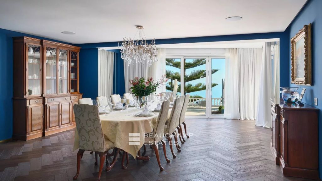 PRESTIGIOUS VILLA, ART DECO STYLE