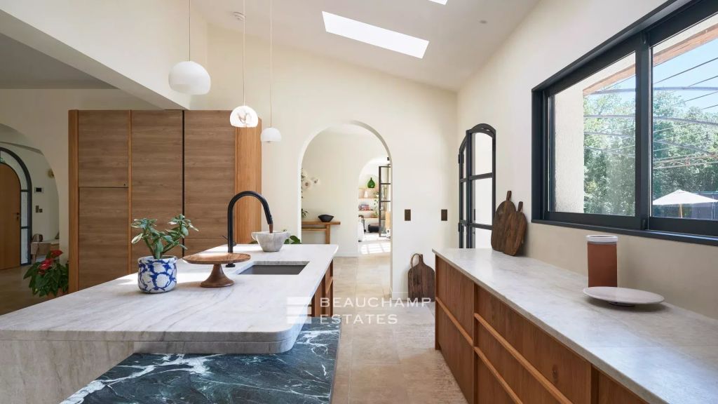 Provençal bastide with 5 bedrooms located in La Colle Sur Loup