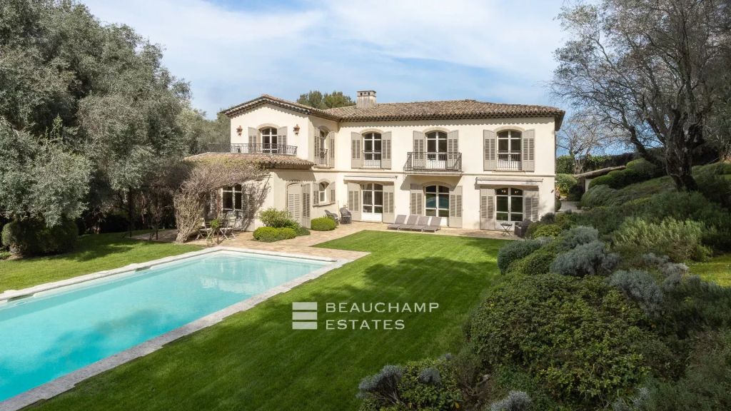 Provençal bastide with 6 bedrooms, within walking distance of the village of Mougins