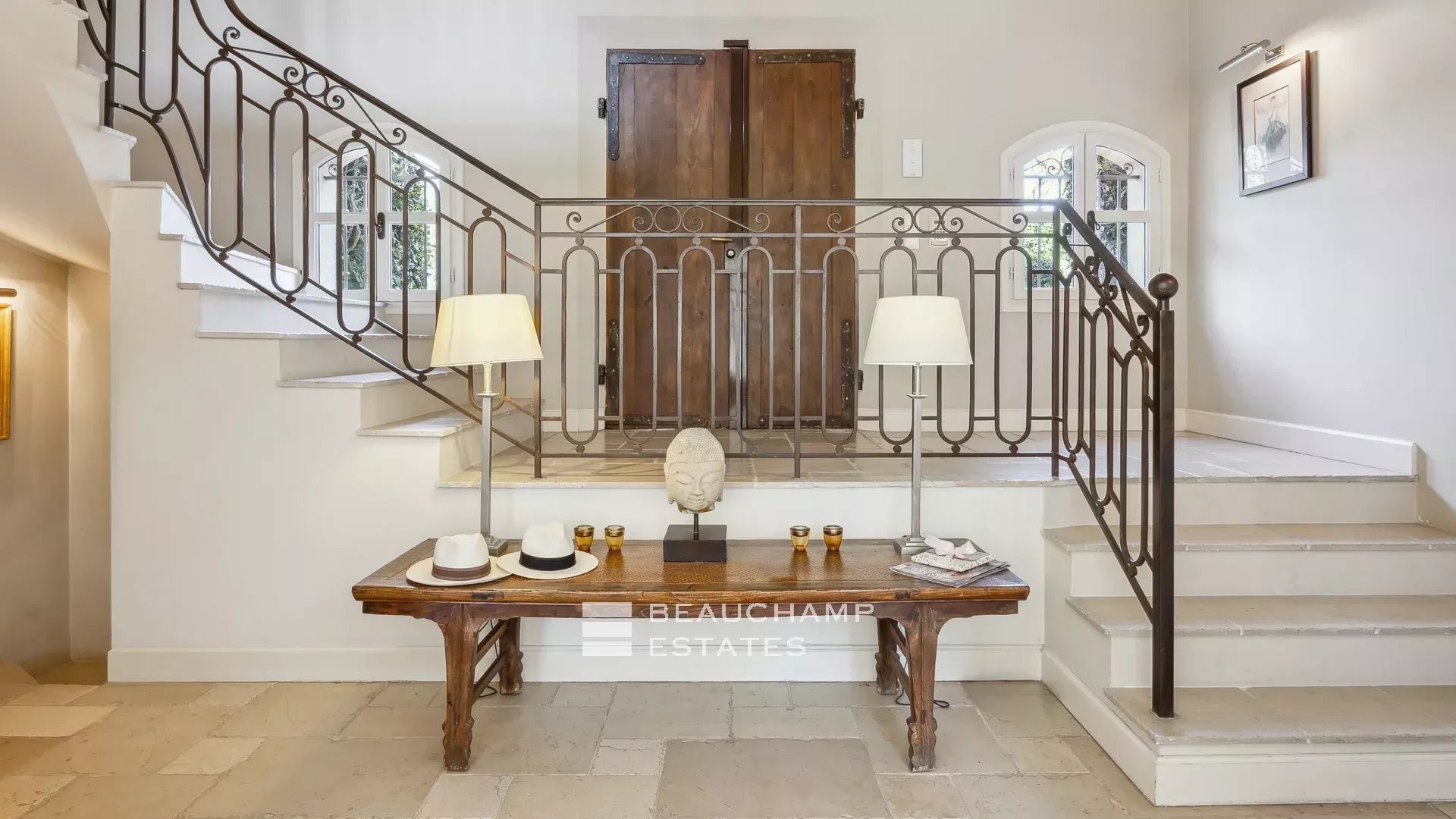 Bastide provençale de 6 chambres à pied du village de Mougins Provençal bastide with 6 bedrooms, within walking distance of the village of Mougins