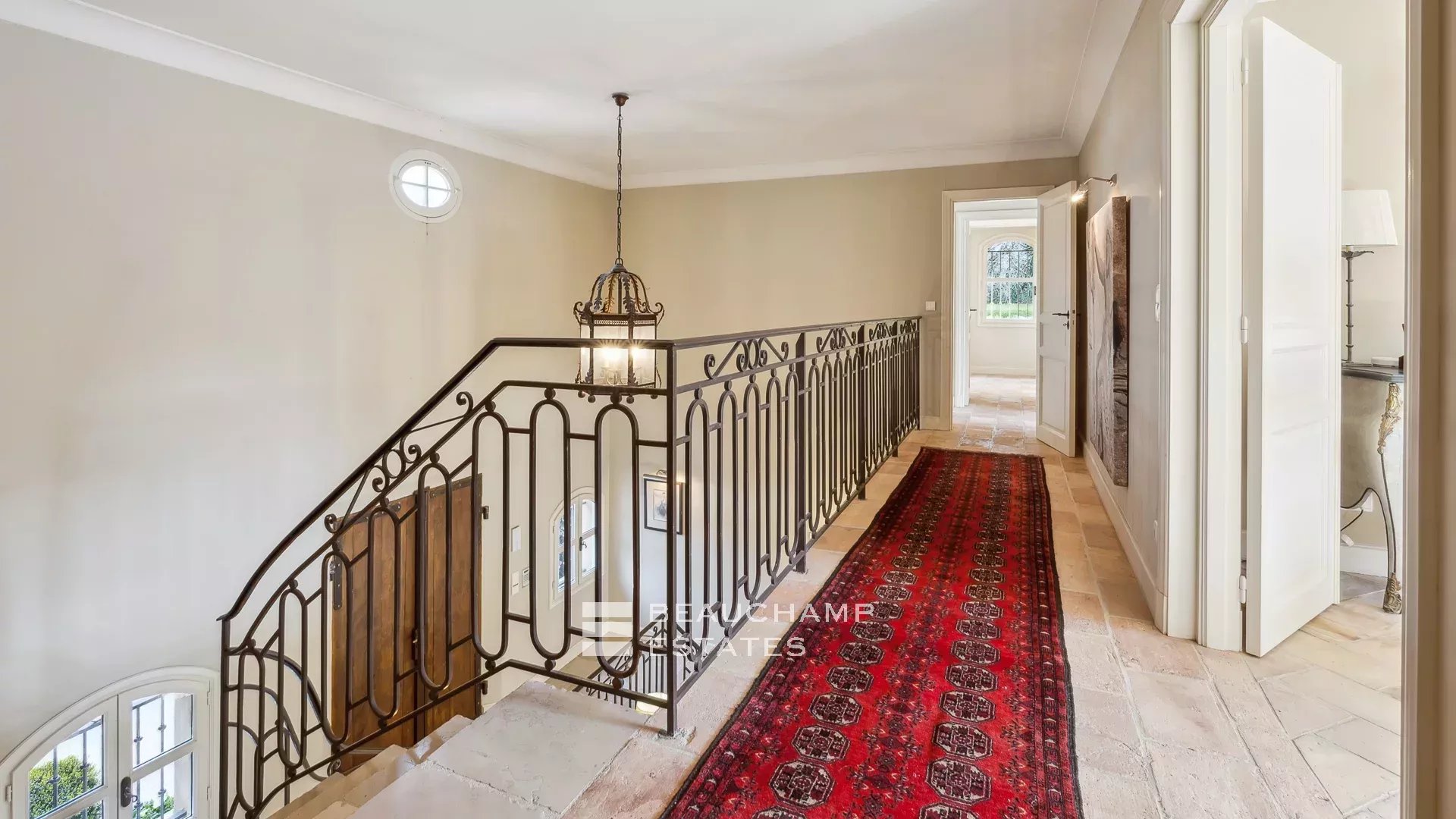 Bastide provençale de 6 chambres à pied du village de Mougins Provençal bastide with 6 bedrooms, within walking distance of the village of Mougins