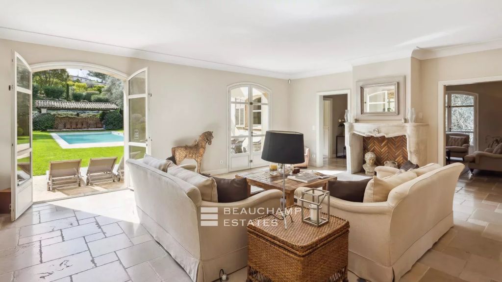 Provençal bastide with 6 bedrooms, within walking distance of the village of Mougins