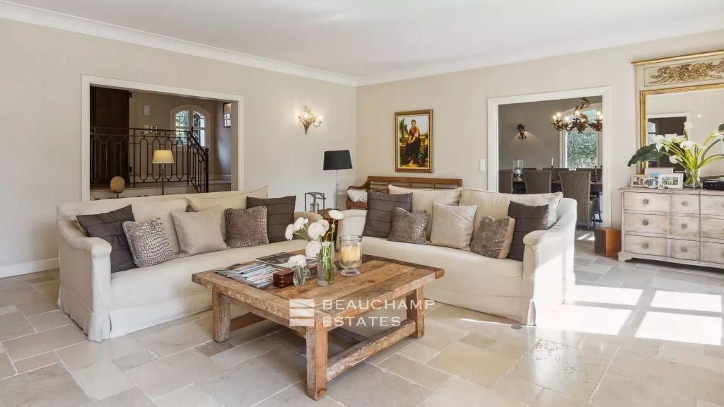 Provençal bastide with 6 bedrooms, within walking distance of the village of Mougins