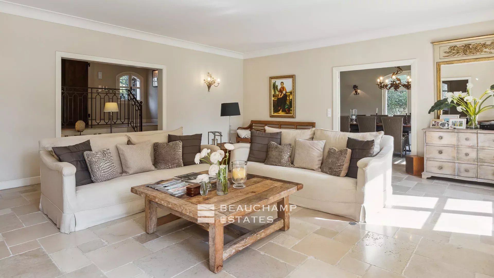 Bastide provençale de 6 chambres à pied du village de Mougins Provençal bastide with 6 bedrooms, within walking distance of the village of Mougins