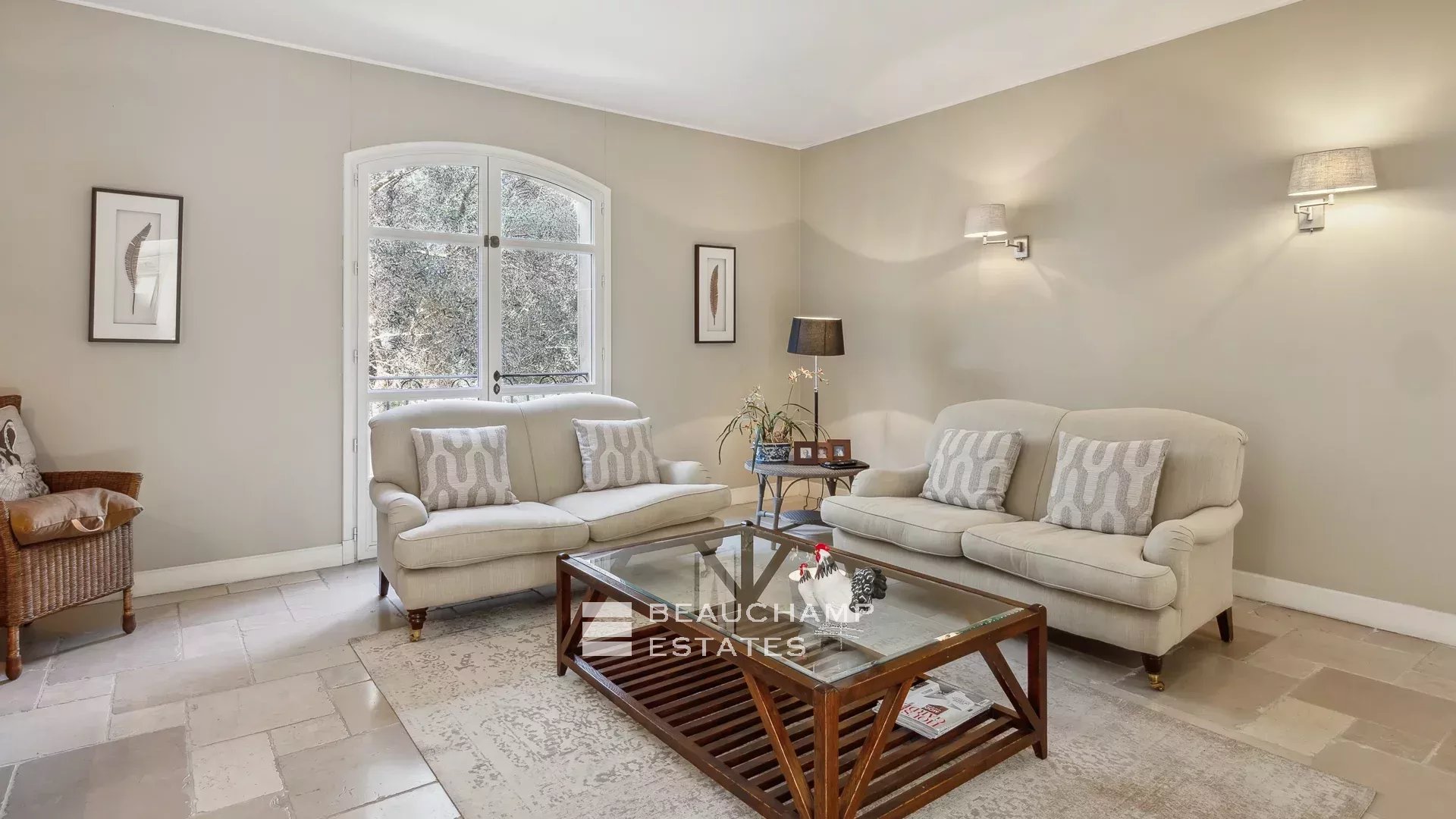 Bastide provençale de 6 chambres à pied du village de Mougins Provençal bastide with 6 bedrooms, within walking distance of the village of Mougins