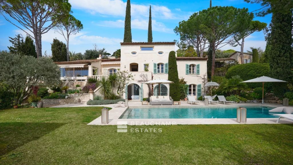 Provençal villa with 4 bedrooms overlooking the hills near Mougins Village
