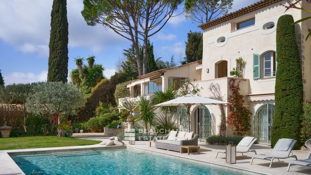 Provençal villa with 4 bedrooms overlooking the hills near Mougins Village