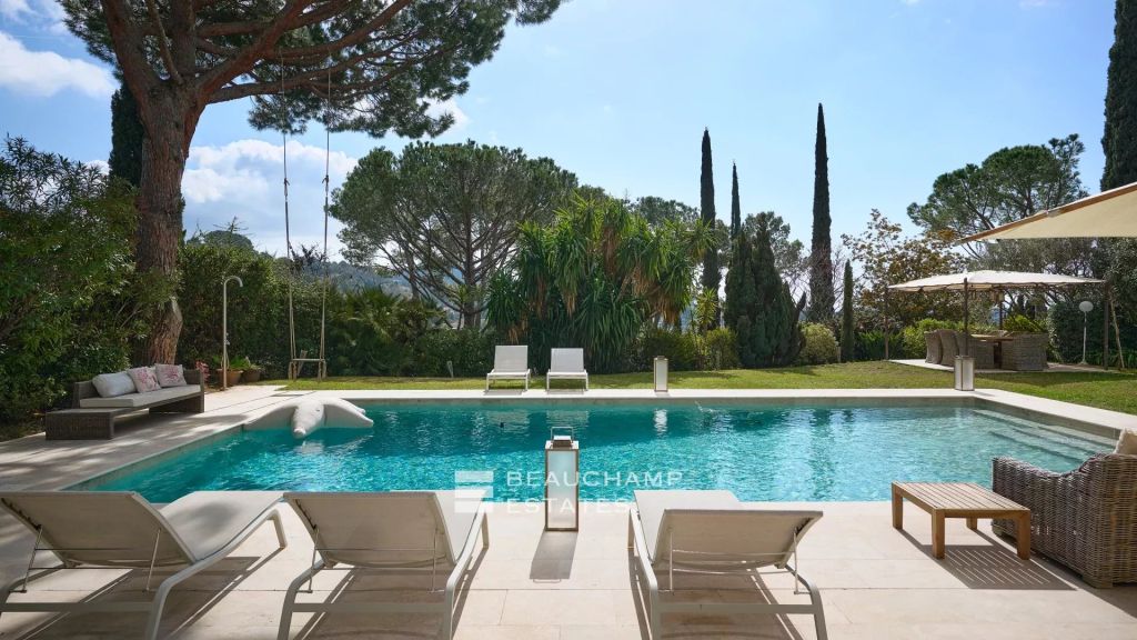Provençal villa with 4 bedrooms overlooking the hills near Mougins Village