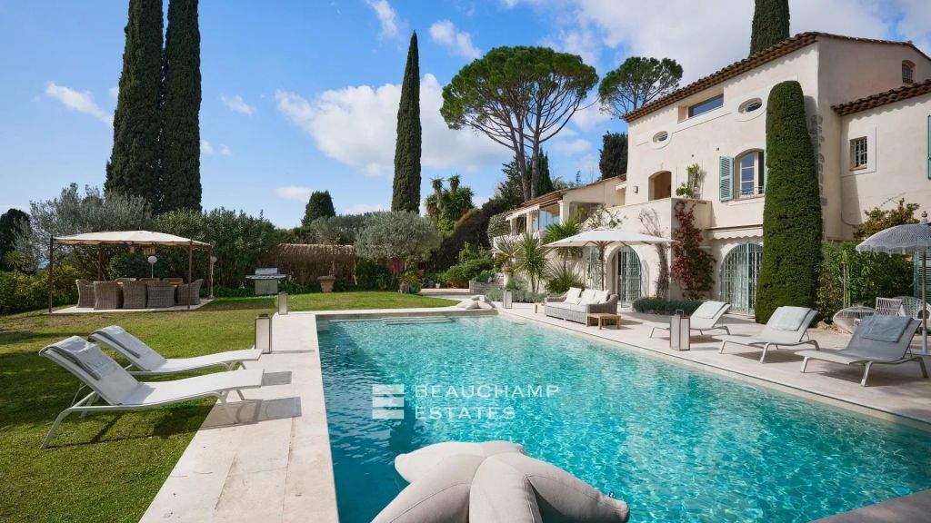 Provençal villa with 4 bedrooms overlooking the hills near Mougins Village