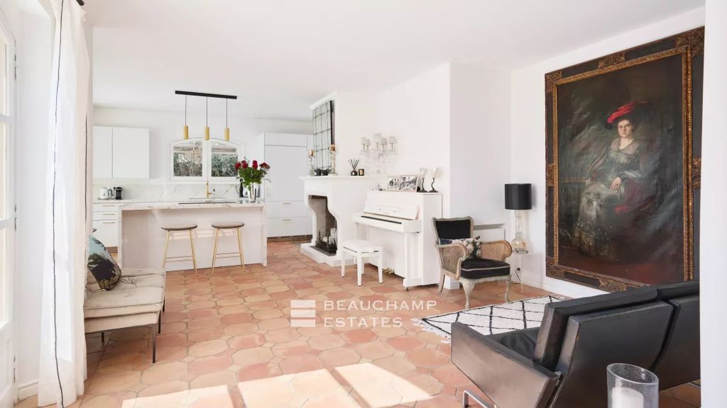Provençal villa with 4 bedrooms overlooking the hills near Mougins Village
