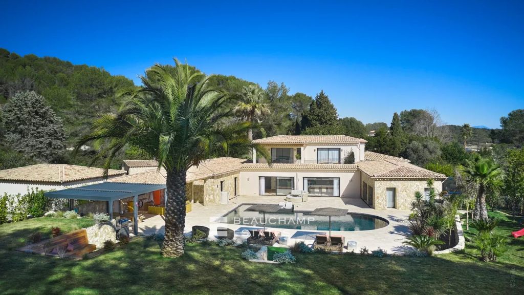 Provençal villa with 5 bedrooms in a peaceful environment in Mougins