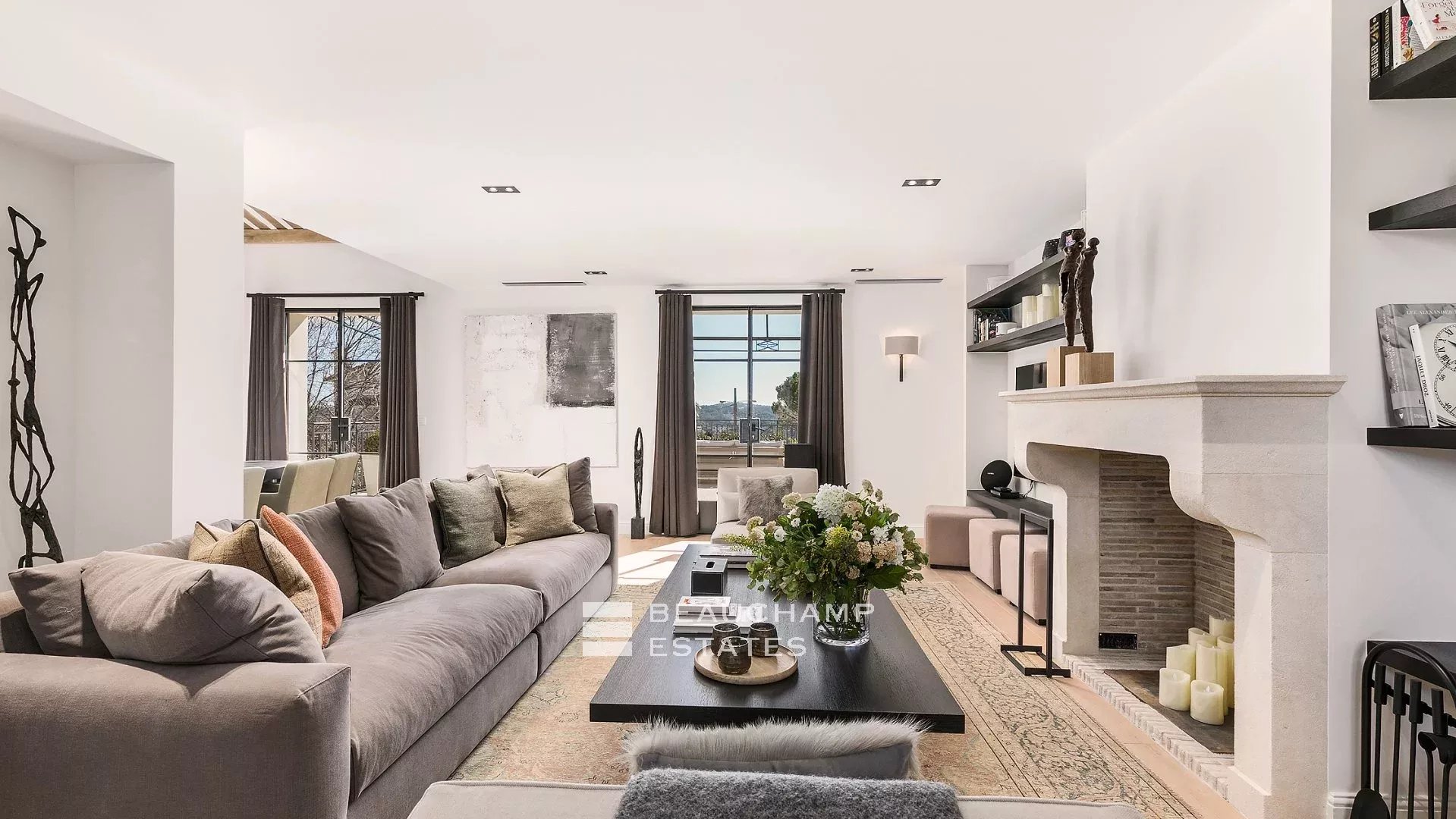 Villa provençale haut standing de 5 chambres à pied du village de Mougins Provençal villa with 5 bedrooms within walking distance of Mougins Village