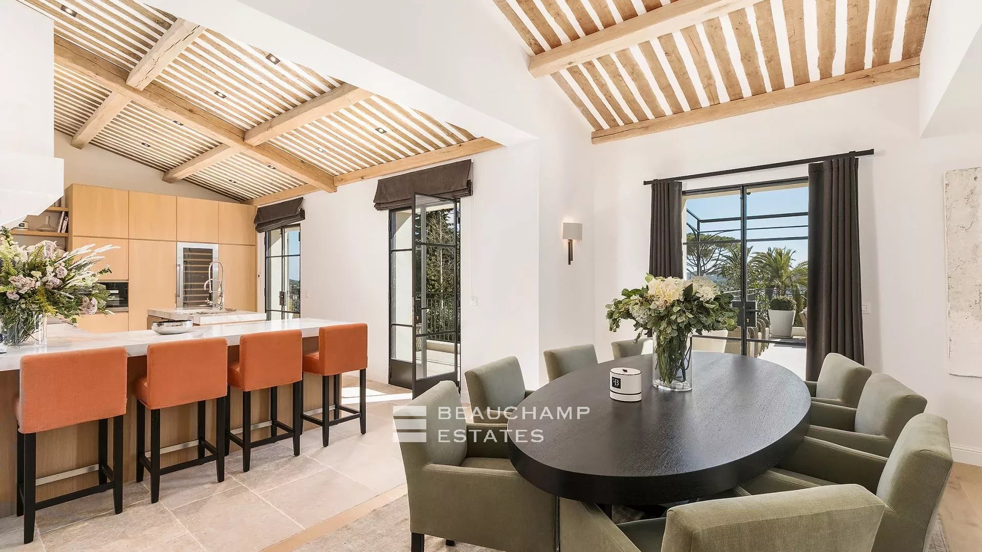 Villa provençale haut standing de 5 chambres à pied du village de Mougins Provençal villa with 5 bedrooms within walking distance of Mougins Village