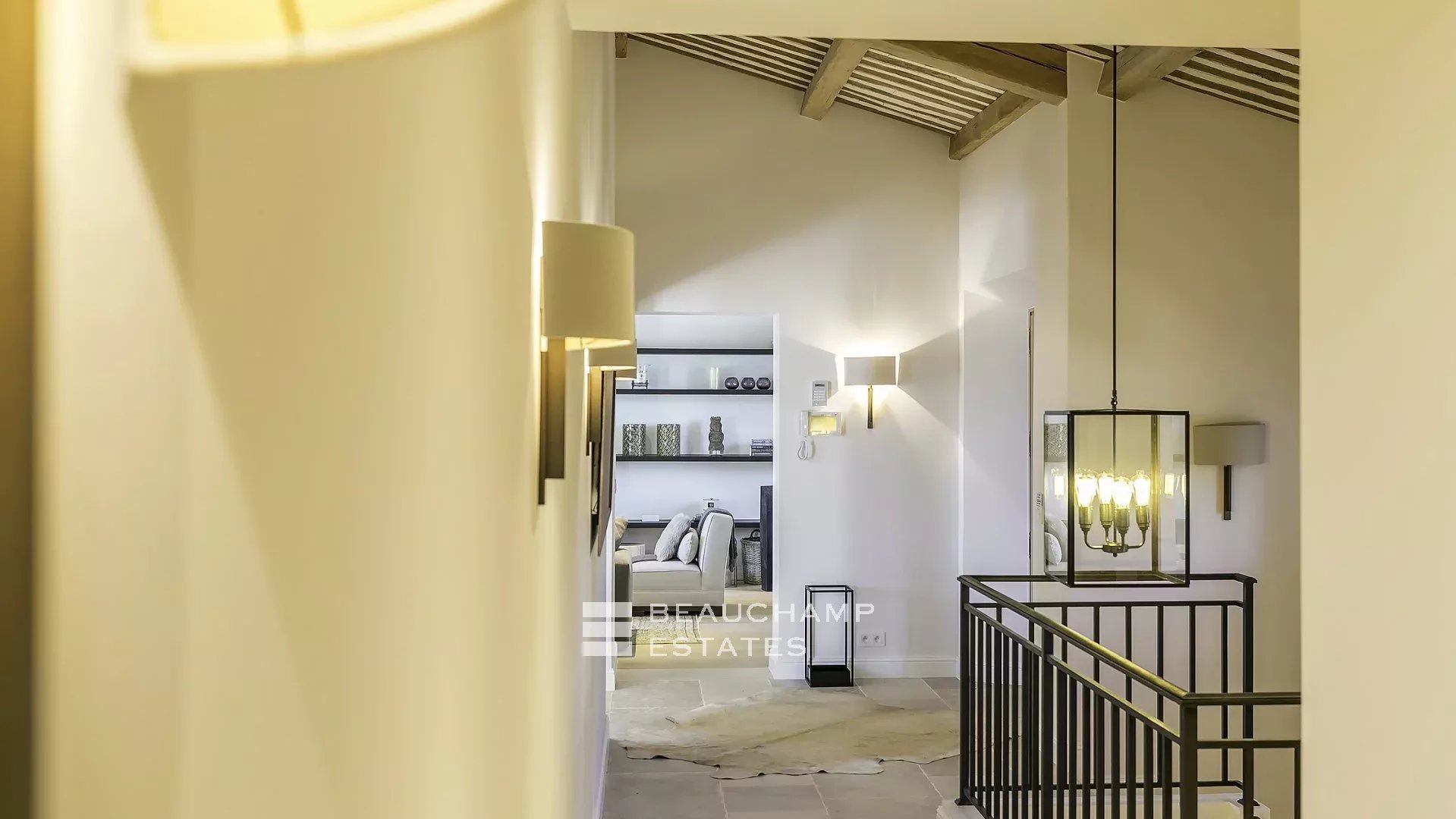 Villa provençale haut standing de 5 chambres à pied du village de Mougins Provençal villa with 5 bedrooms within walking distance of Mougins Village