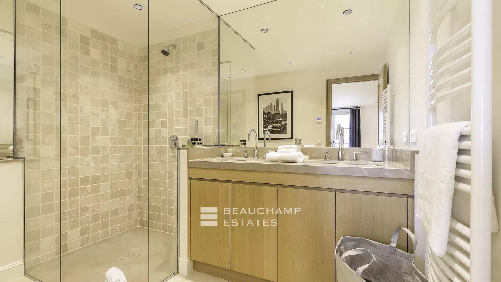 Villa provençale haut standing de 5 chambres à pied du village de Mougins Provençal villa with 5 bedrooms within walking distance of Mougins Village