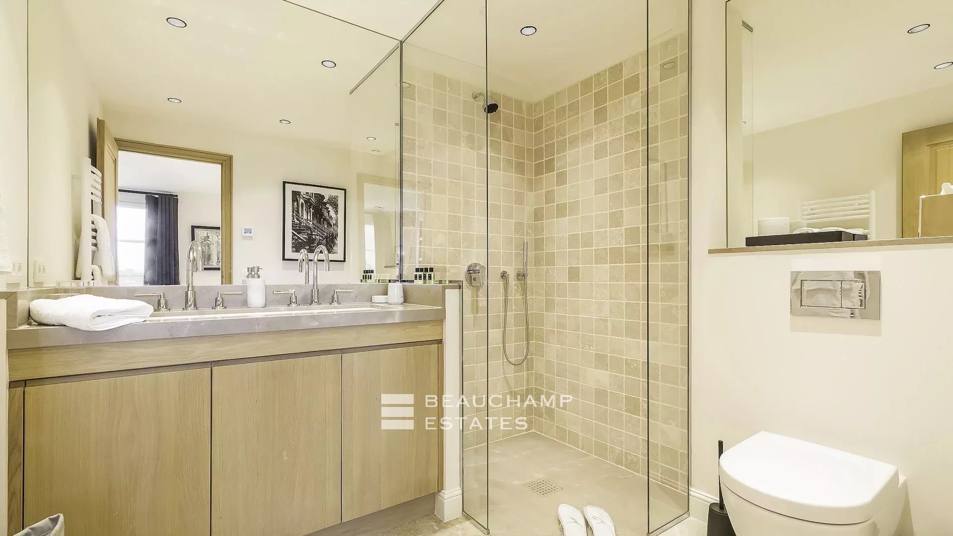 Villa provençale haut standing de 5 chambres à pied du village de Mougins Provençal villa with 5 bedrooms within walking distance of Mougins Village