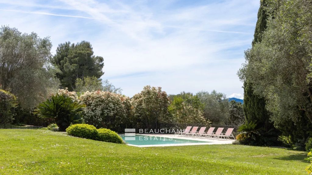 Provencal Villa with Hill Views – Mougins