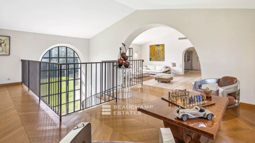 Provencal Villa with Hill Views – Mougins