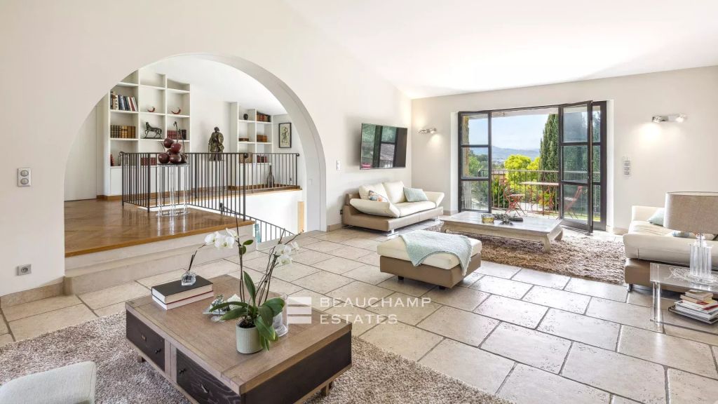Provencal Villa with Hill Views – Mougins