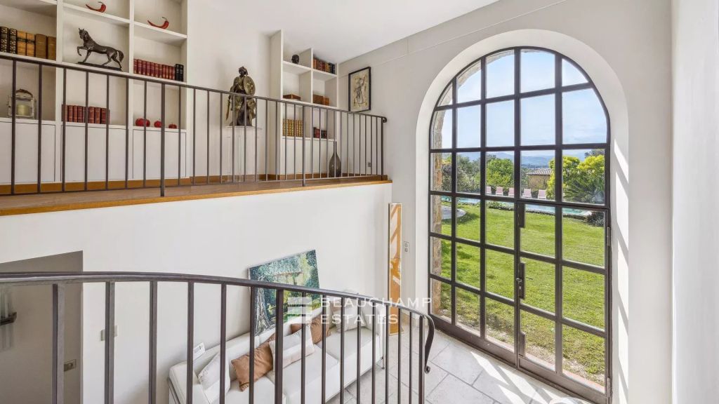 Provencal Villa with Hill Views – Mougins