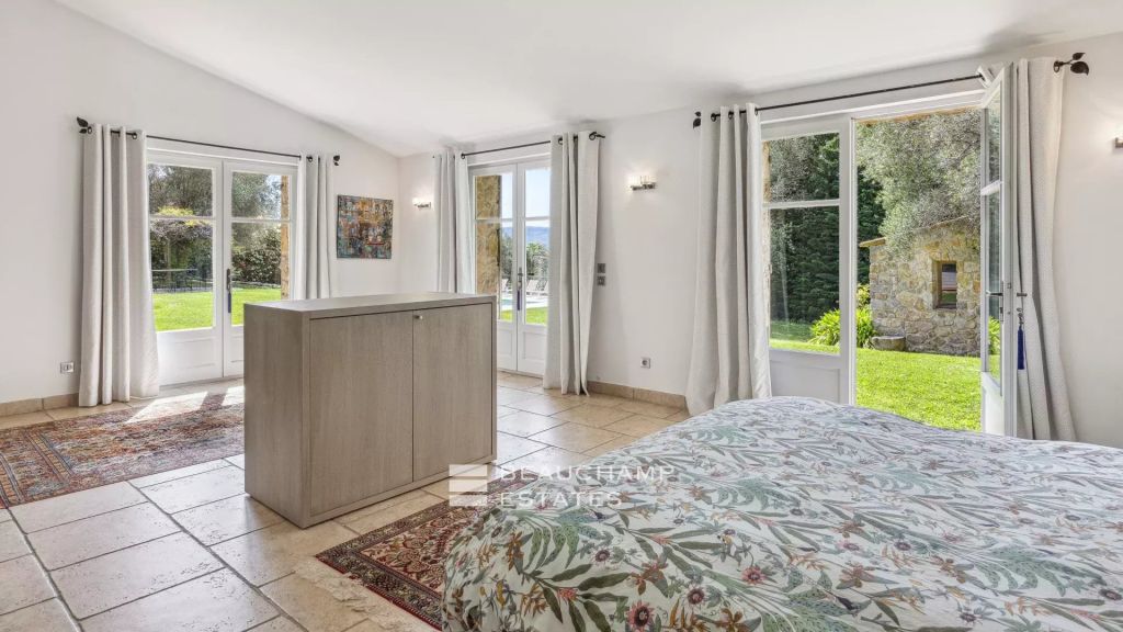 Provencal Villa with Hill Views – Mougins