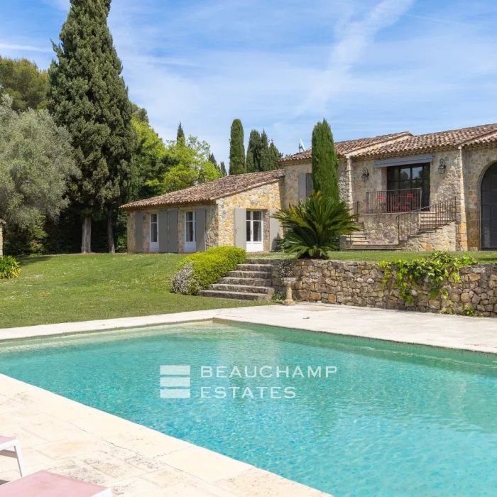 Provencal Villa with Hill Views – Mougins