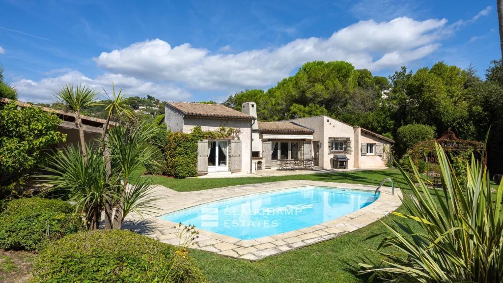 Provençal villa with swimming pool