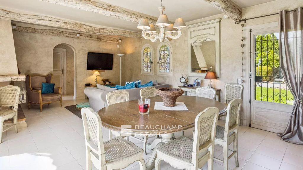 Provençal villa with swimming pool