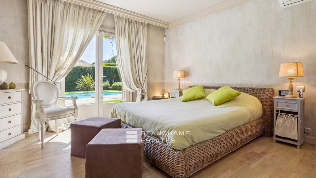 Provençal villa with swimming pool