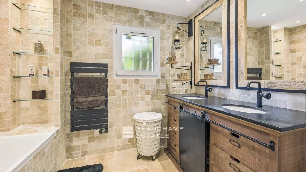 Provençal villa with swimming pool